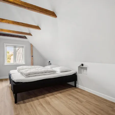 Beautiful In With Kitchen ווארדה